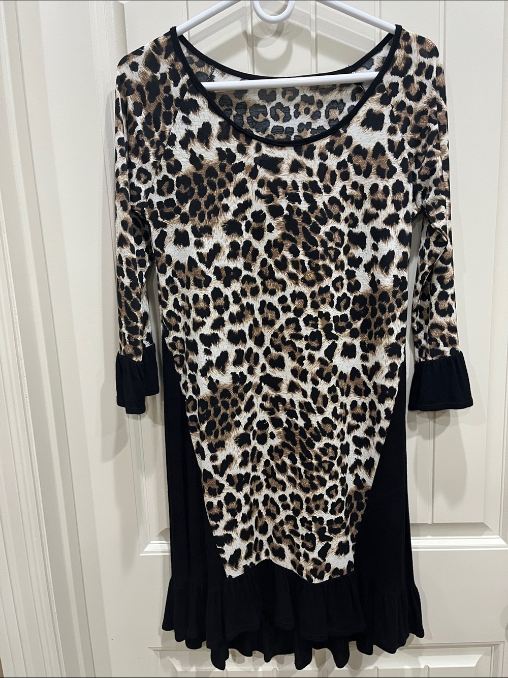 Leopard Print Dress in Black & Brown. Slimming sides. Ruffled hem & sleeves.